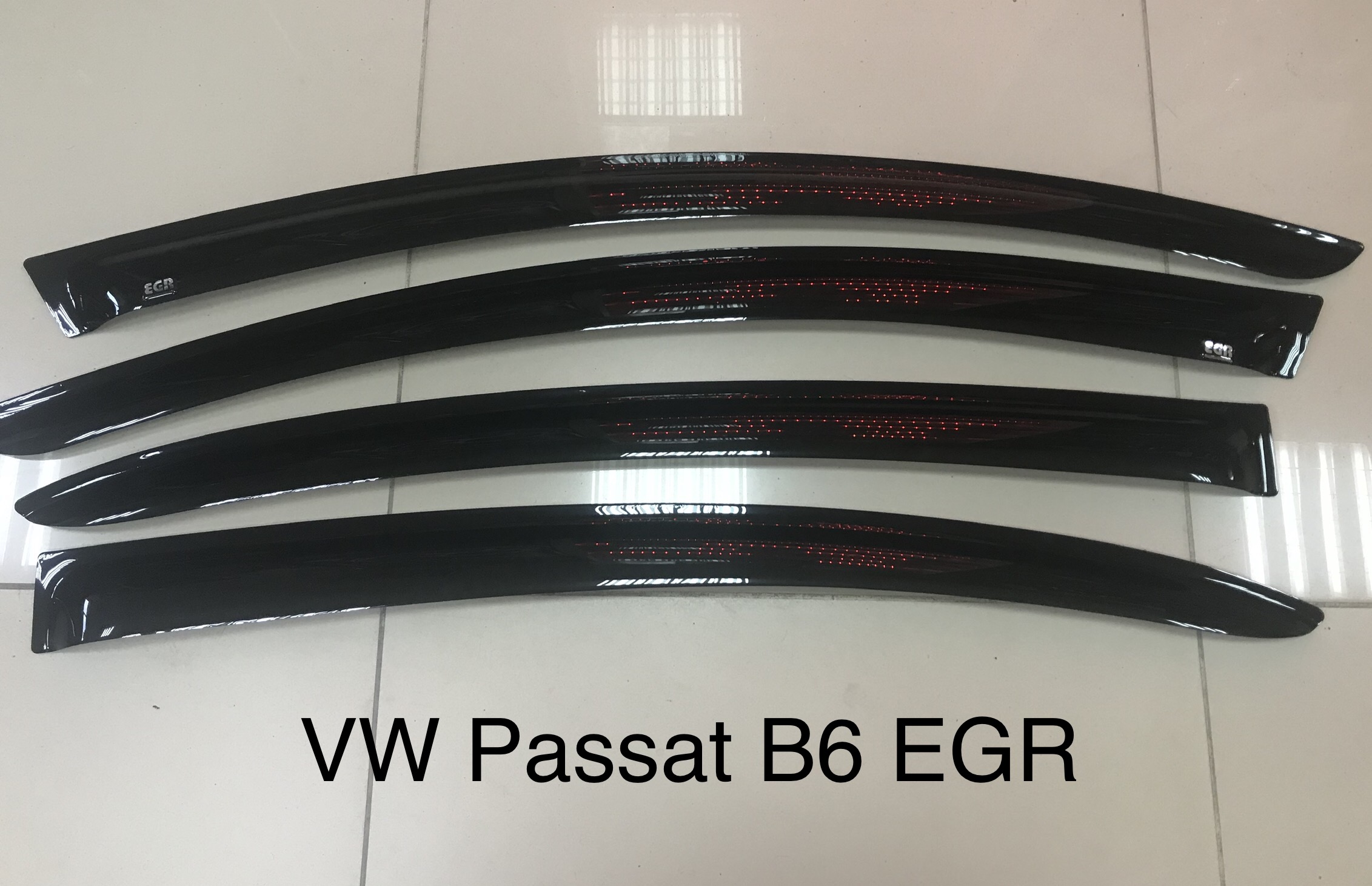 Дефлектор боковой двери WV Passat B6 Egr 92496018B